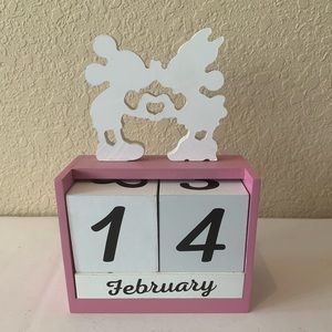 💕 Mickey & Minnie wood block perpetual calendar-perfect for Valentine’s Day! 💕